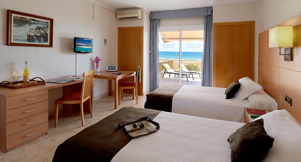 Aparthotel Solifemar Castelldefels Ngoại thất bức ảnh